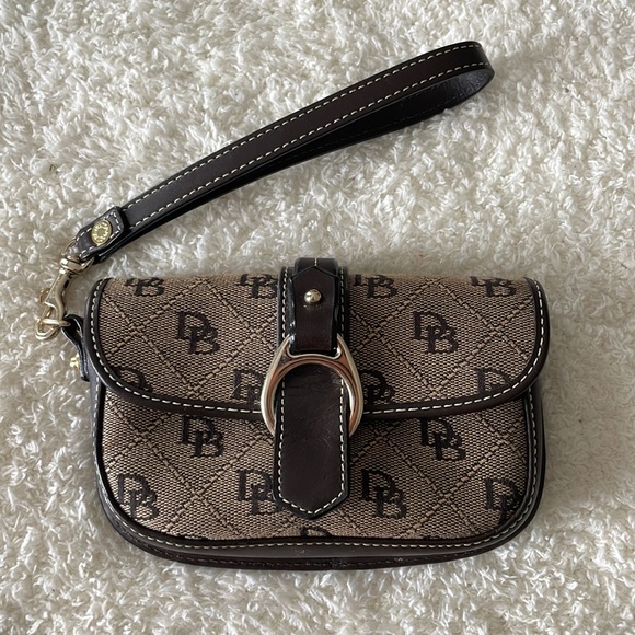 Dooney & Bourke Handbags - vintage dooney & bourke wristlet